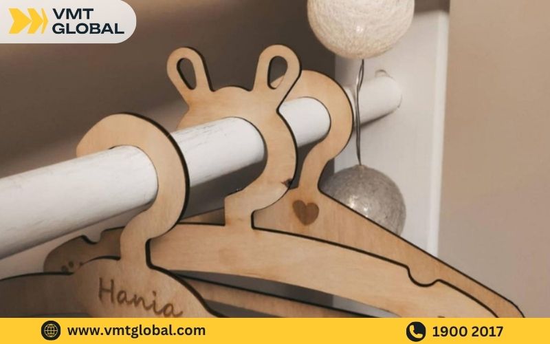 Những lý do nên gia công móc treo quần áo in logo Tại sao nên lựa chọn gia công móc quần áo in logo